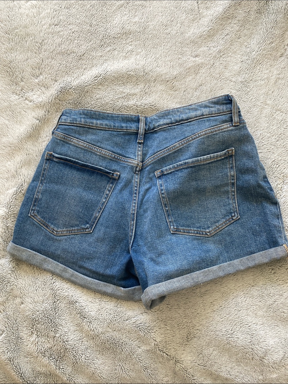 Old Navy High-Rise Curvy OG Straight Jean Shorts - Picture 6 of 6